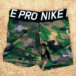 Nike Pro medium shorts
